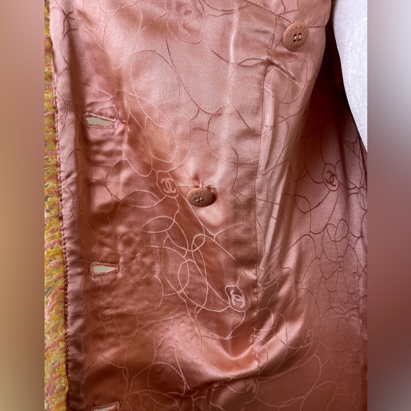 CHANEL Tweed Pick and Yellow Jacket - Picture 10 of 13